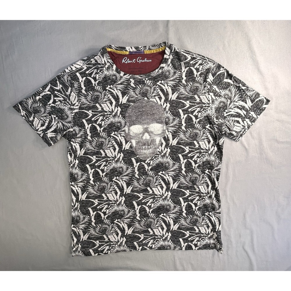 Robert Graham Short Sleeve Empire Skull T-shirt Men's Large Fits Short At Waist